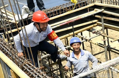 天水在线专访天水商贸城的建设者:木工班班长(图)