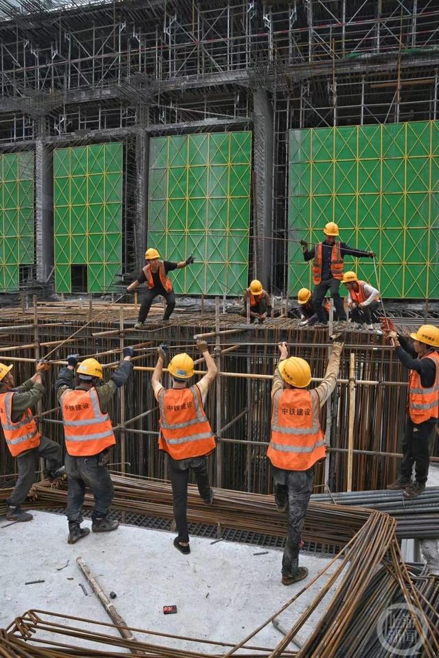 重庆东站:5600余名工人撸起袖子干,地铁主体结构力争年内封顶