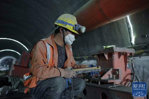 山舞银蛇 的高速铁路