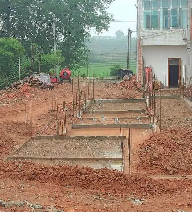 乡村建房难题 崔先生自改图纸遇困,老木工现场指点迷津