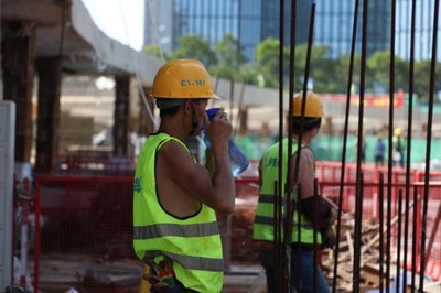 每一滴汗水都是坚守——致敬高温下的一线园林建设者